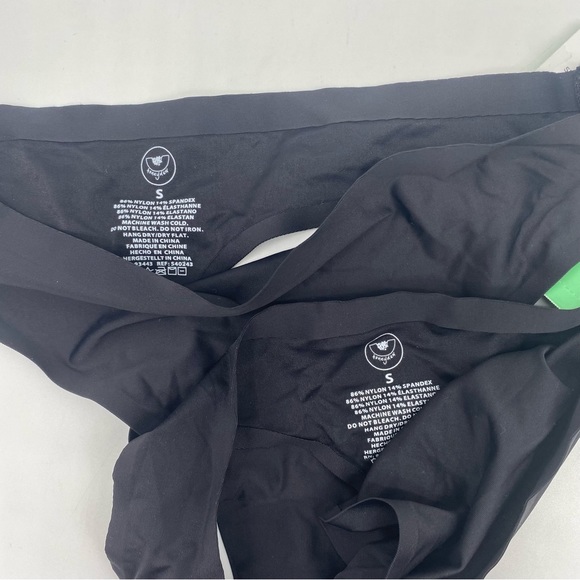 HONEYDEW Women's Skinz sleek soft tagless Thong in black set of 2 NEW - Picture 3 of 4